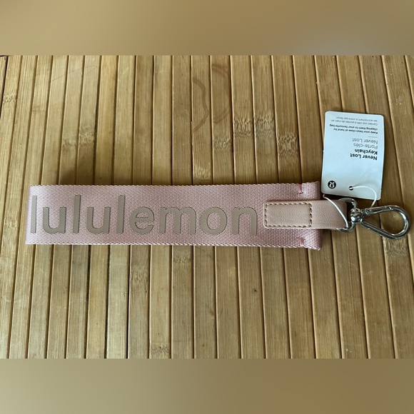 Lululemon Athletica Blush Baby Pink Never Lost Keychain Wallet Wrist Strap - Picture 5 of 11